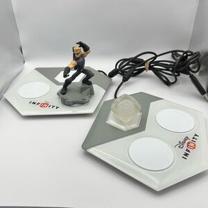 Disney Infinity Lot Xbox 360 & PS3/PS4/Wii U Bases + Mr Incredible + Disc